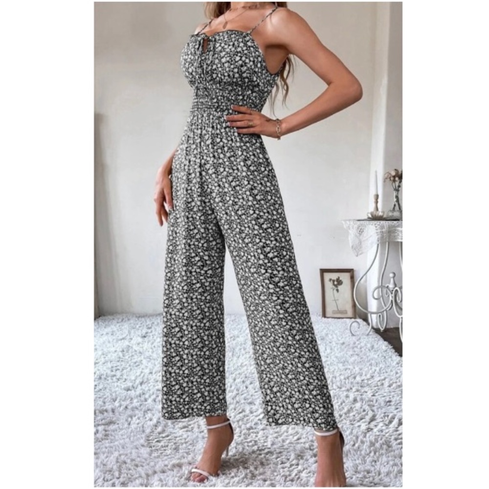 NWOT FLORAL SHIRRED WAIST TIE FRONT JUMPSUIT! NEVER WORN! - Picture 3 of 5